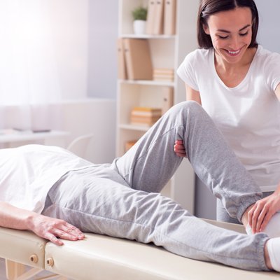 Physiotherapie auf der Liege